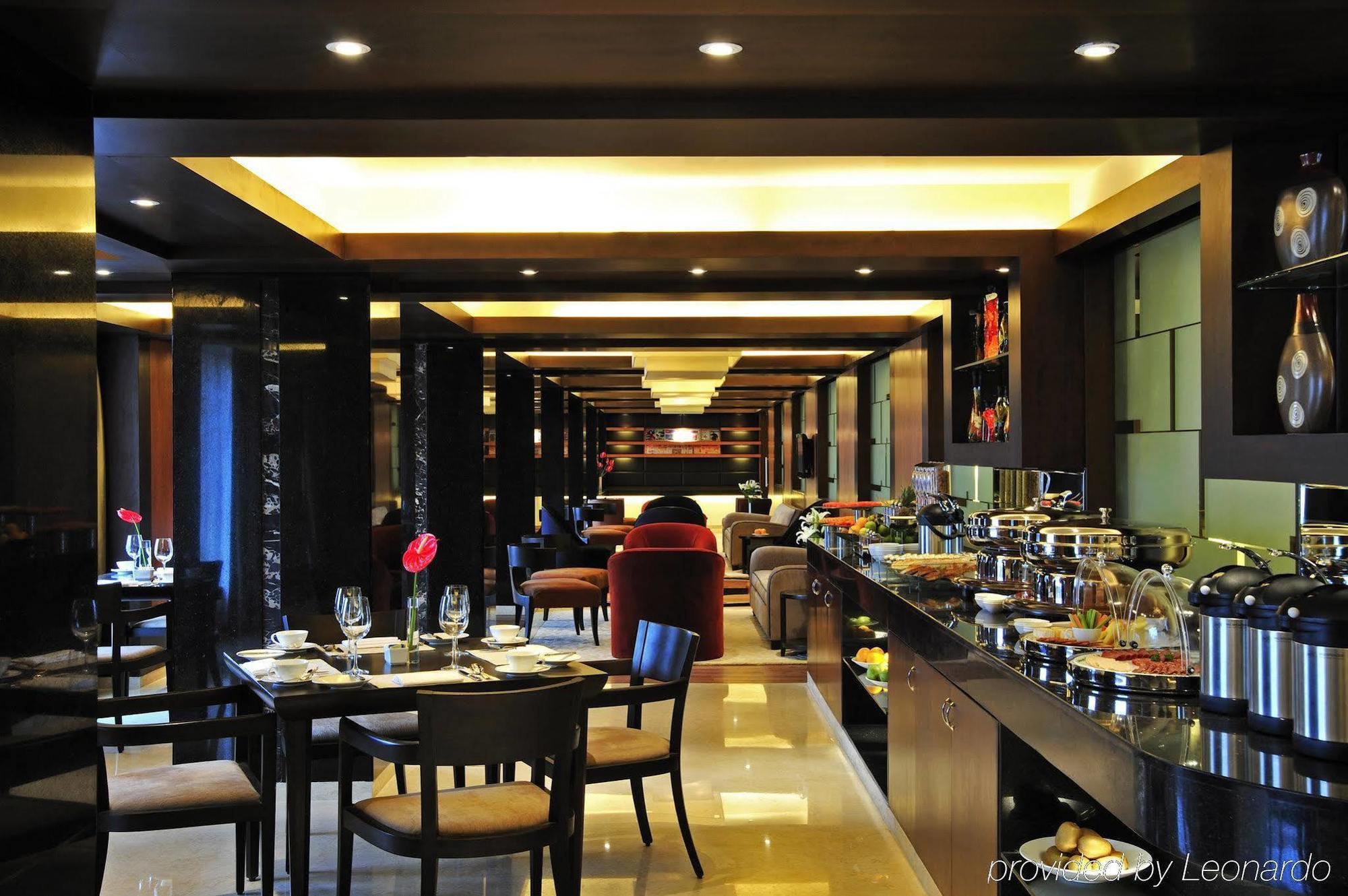 Hotel Taj Club House Chennai Restaurant foto