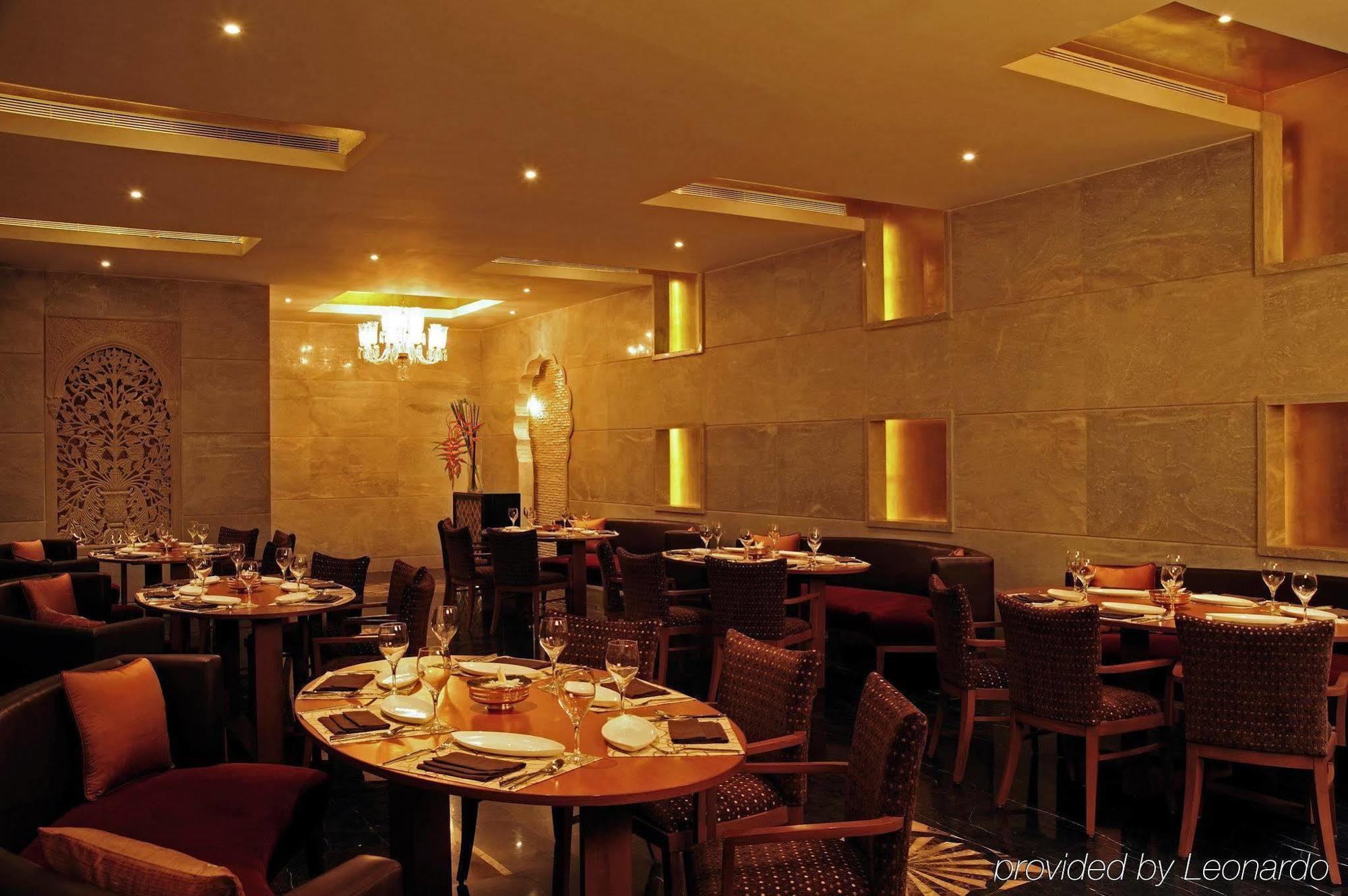 Hotel Taj Club House Chennai Restaurant foto